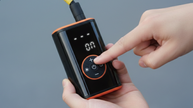 ボタン操作で手軽に空気入れ